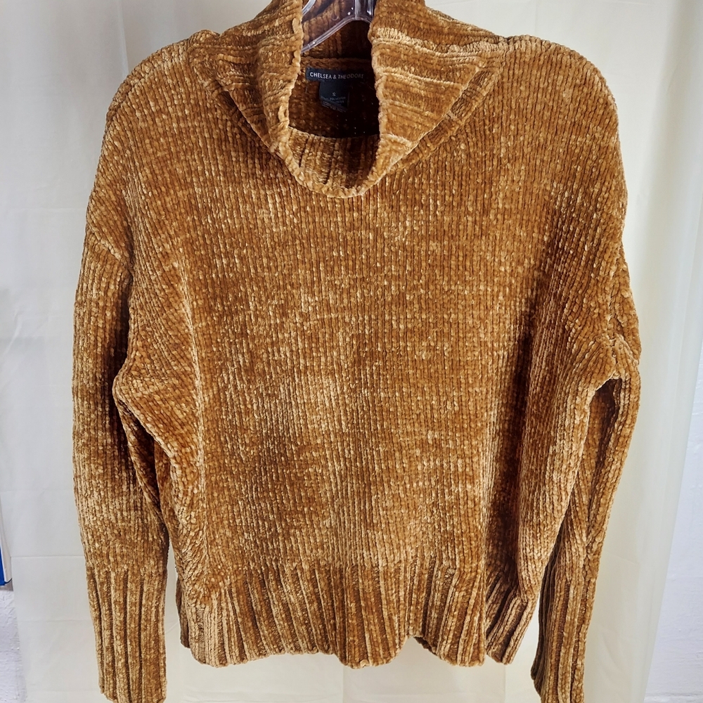 Small Boxy Cropped Sweater With Mock Neck by Chelsea and Theodore